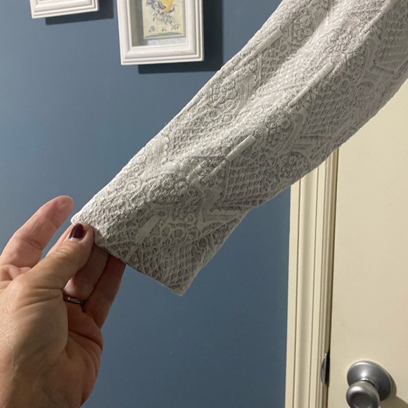 Jane and Delancey Woman’s long Sleeve Knit Top - Picture 3 of 6